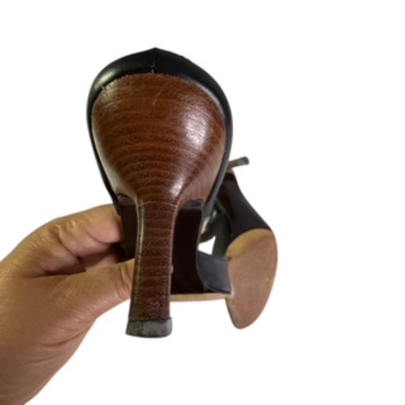 Cole Hahn Black with Brown Embellishment Leather Sandals Size 7.5B - Picture 5 of 6